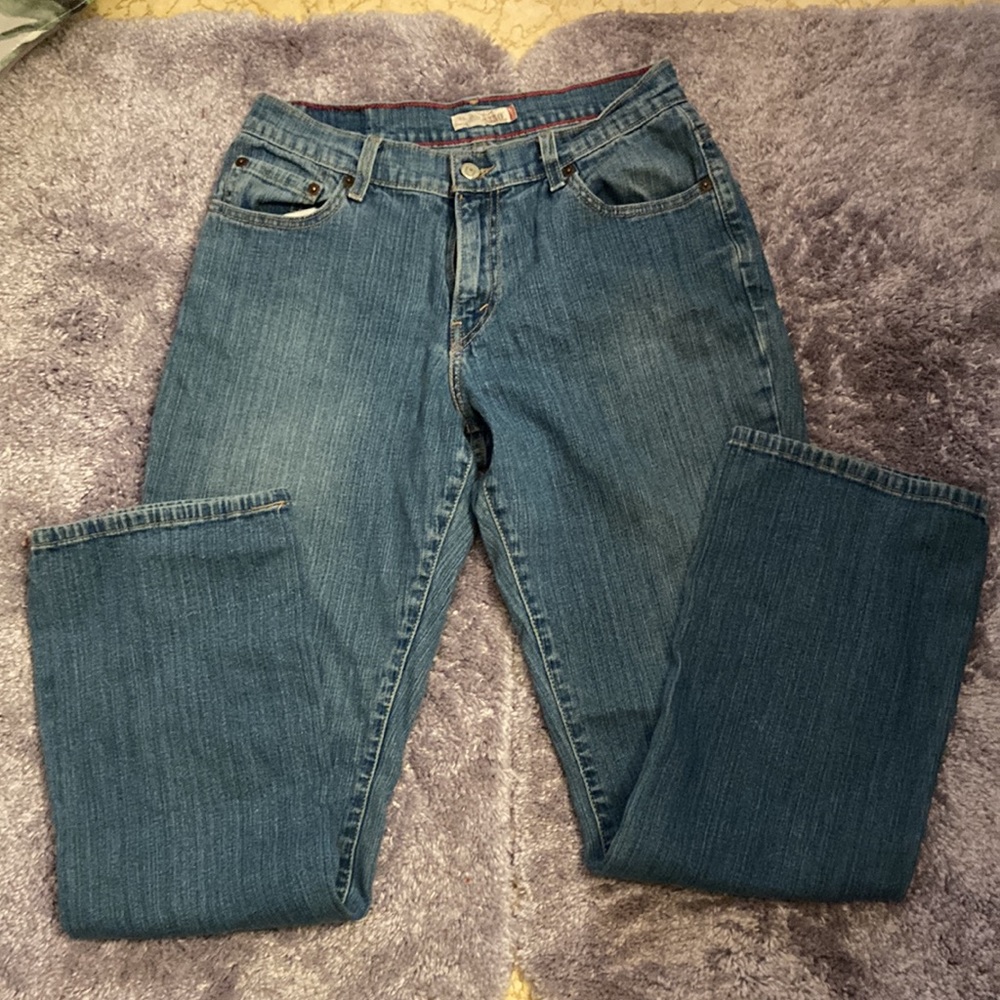 Womens Levi’s size 8, Boot cut